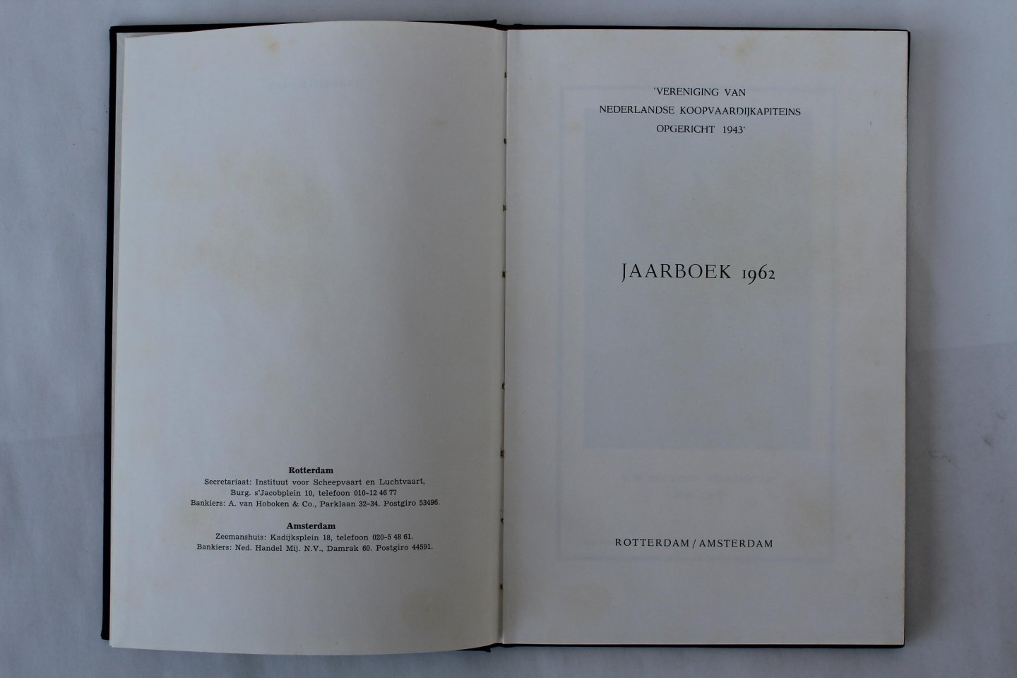 Diversen - Jaarboek 1962. Vereniging van Nederlandse koopvaardijkapteins (2 foto's)