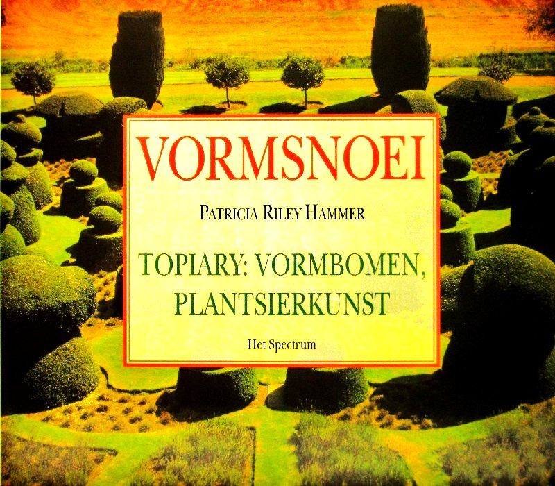 Hammer , Patricia Riley . [ isbn 9789027429452 ] - Vormsnoei . ( Topiary : Vormbomen , Plantsierkunst . ) Een leerboek voor alle vormen te kunnen maken  ook de fantasie modellen worden duidelijk beschreven .