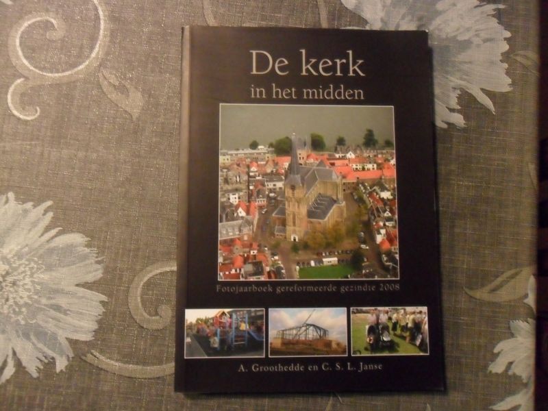 Groothedde A. / Janse C.S.L. - De kerk in het midden
