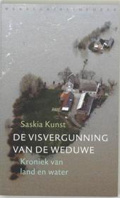 KUNST SASKIA * en de proeflezers Marion Harmen & Marre - DE VISVERGUNNING VAN DE WEDUWE * kroniek van land en water * waar veel bekende van het gelders eiland voorbij komen zooals Stonie Schreurer * Ben Janssen * Ans en Peter Jacohs met hun prachtige kleine camping in Aerdt.