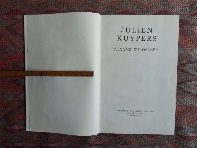 Molter, A. (inleiding). - Julien Kuypers. - Vlaams Europeeër. - Een Liber Amicorum.