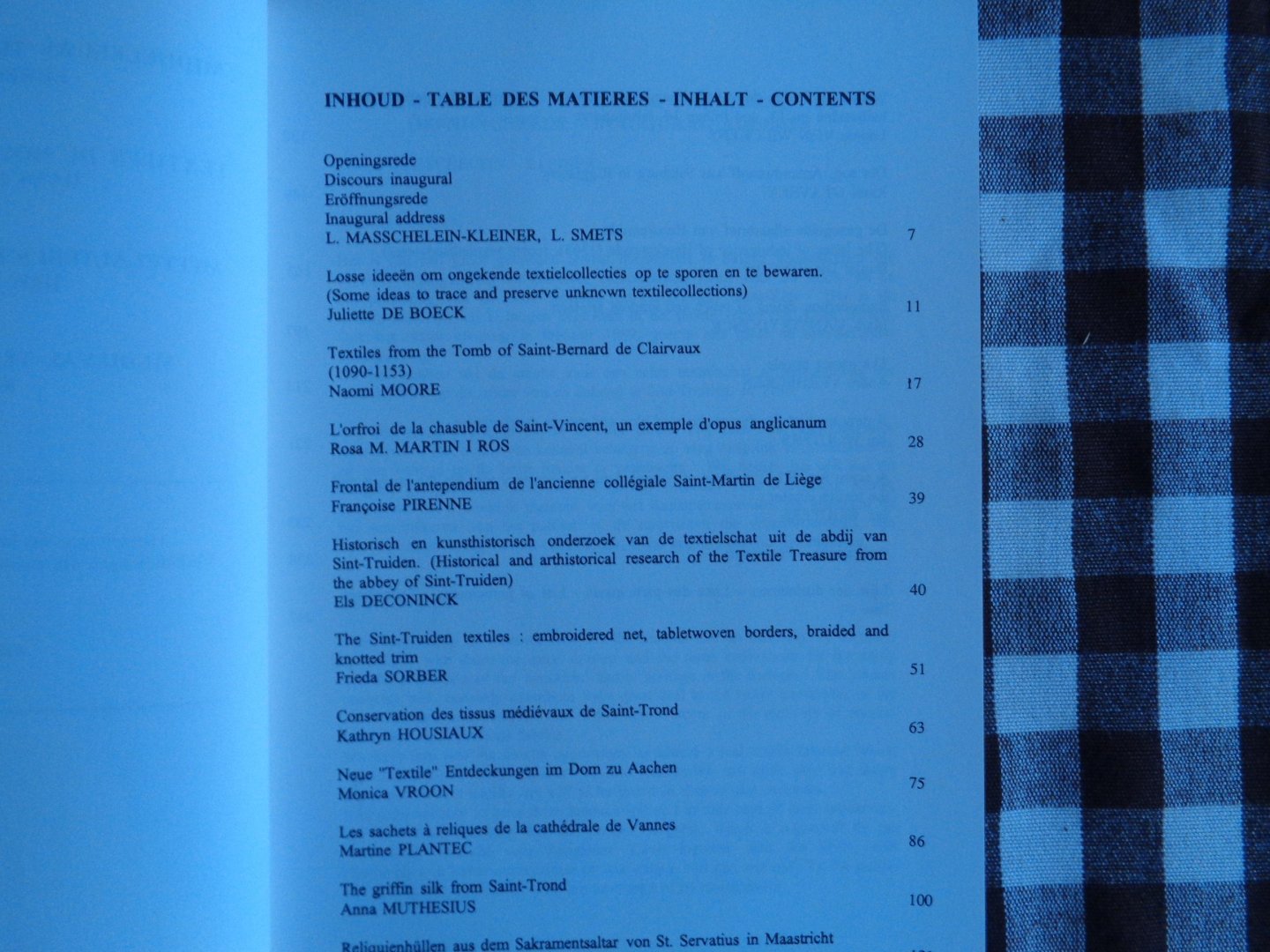 leon smets diensthoofd - middeleeuws textiel in het bijzonder in het euregiogebied  maas-rijn