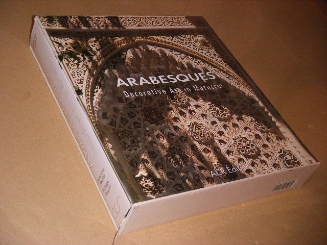 Jean-Marc Castera; francoise Peuriot en Philippe Ploquin (photos); Kirk McElheam (translation from the French) - Arabesques. Decorative Art in Morocco