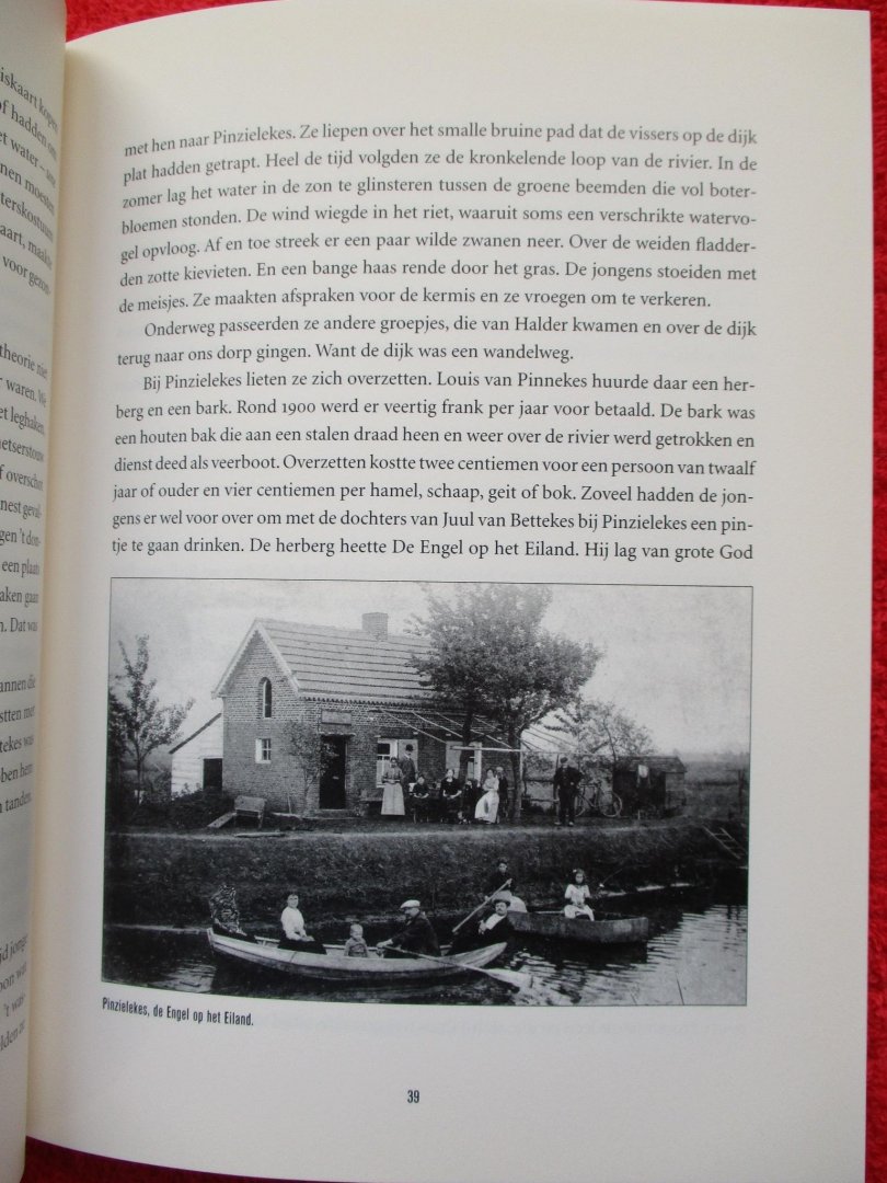 Goossens, Cas - Bij ons in 't dorp. Landelijk leven in Vlaanderen een halve eeuw geleden.
