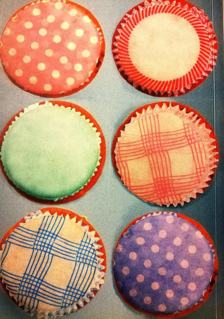 Dirkzwager, Scannell . & Stephanie Rammeloo. [ isbn 9789089890887] 0118 - Happiness  is a Cupcake. ( De Recepten. )