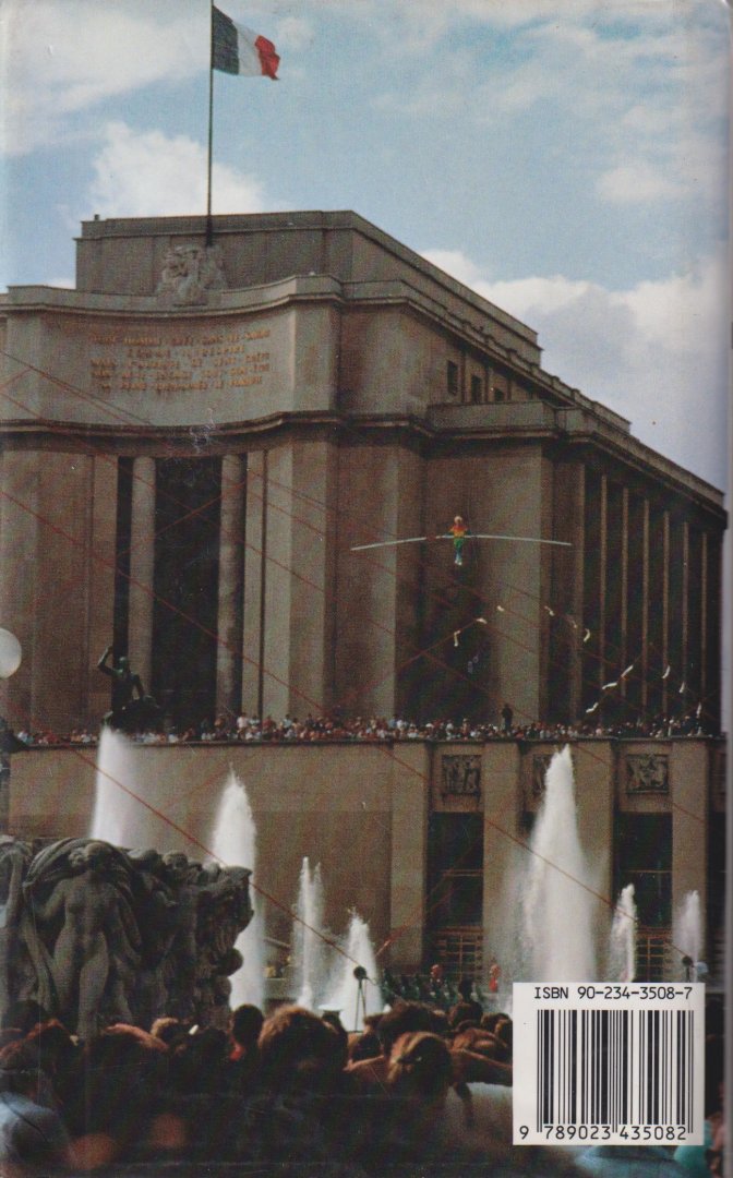 Hermans (Amsterdam, 1 september 1921 – Utrecht, 27 april 1995) ), Willem Frederik - Au Pair - Kunstgeschiedenis en Frans, dat wil de negentienjarige, 1 meter 92 lange Paulina uit Vlissingen studeren. En niet in Amsterdam, zoals haar nichtje Klara, die in een angstaanjagend kraakpand samenwoont met de veertigjarige, taalwetenschapper