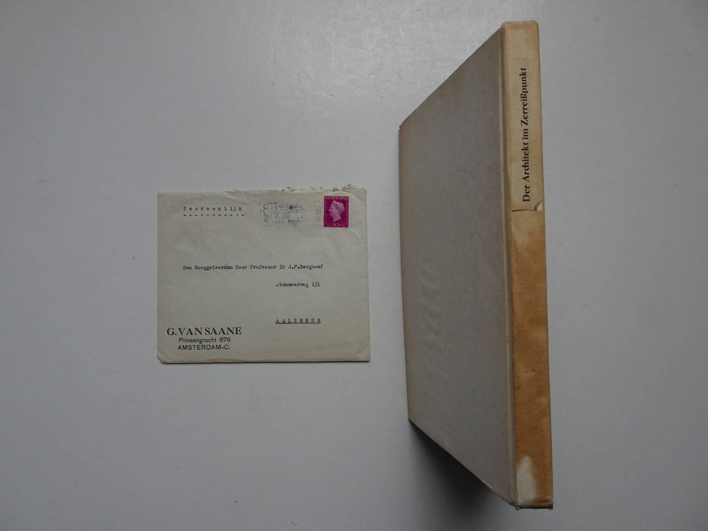 Var. authors. - Der Architekt im Zerreispunkt. Vorträge, Berichte und Diskussionsbeiträge der Sektion Architektur auf dem internationalen Kongress für Ingenieurausbildung (IKIA) in Darmstadt 1947.