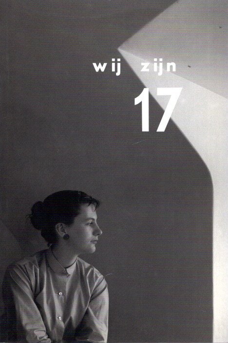 KEUKEN, Joan van der - Wij zijn 17. Foto's van Joan v.d. Keuken ingeleid door S. Carmiggelt. [Nieuwe uitgave met een essay van Willem Ellerbroek]