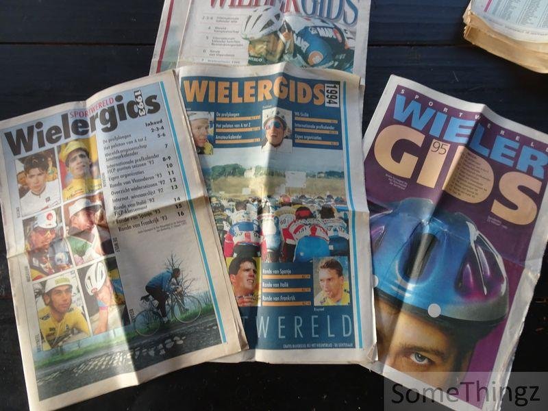 Coll. / Het Nieuwsblad - De Gentenaar - Het Volk - Sportwereld. - Wielergids. 22 jaargangen: van 1984 tot en met 2004 en 2006. Het Nieuwsblad - De Gentenaar - Het Volk - Sportwereld.