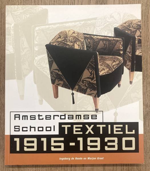ROODE, INGEBORG DE & MARJAN DE GROOT. - Amsterdamse School. Textiel 1915-1930.