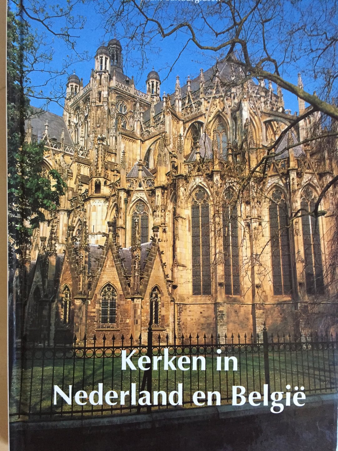 Burger, M.J. - Kerken in Nederland en België; Atrium Cultuurgidsen