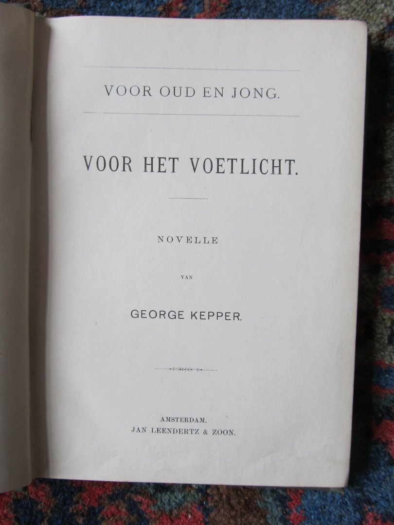 Kepper, George - VOOR HET VOETLICHT Novelle