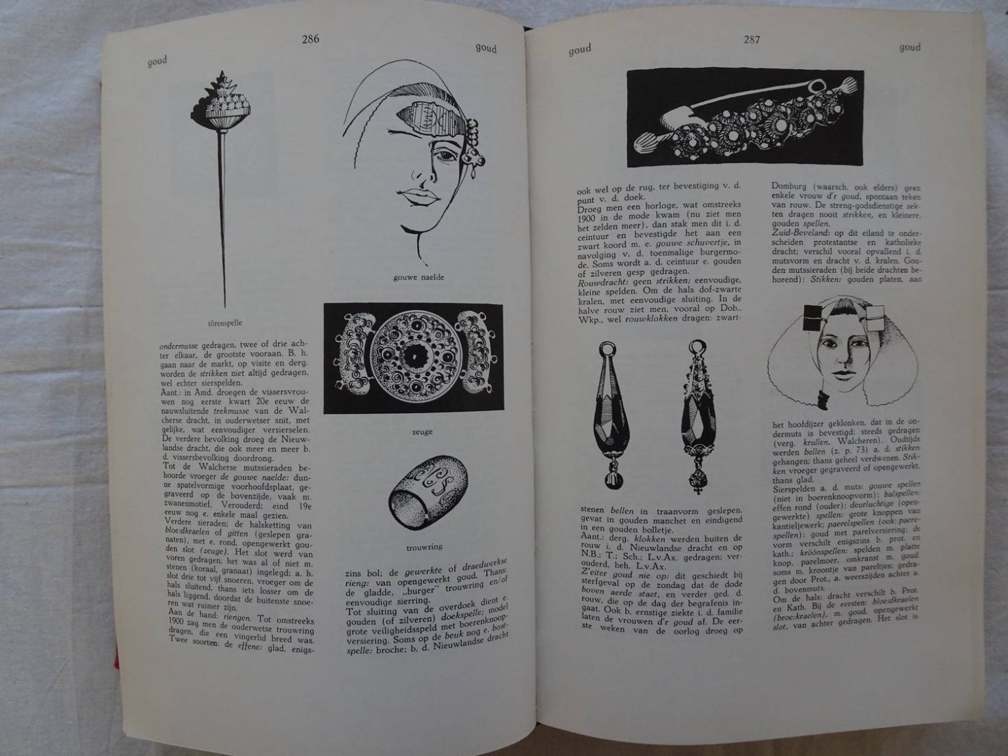 Ghijsen, H.C.M.. - Woordenboek der Zeeuwse dialecten; bijeengebracht door de Zeeuwse Vereniging voor Dialectonderzoek.