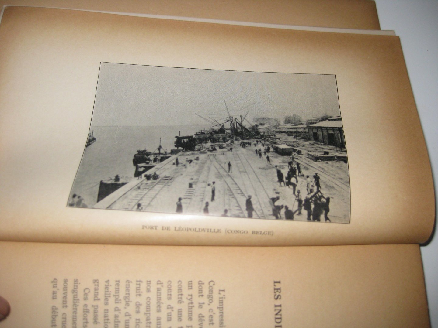 Wauters, Arthur - D'Anvers à Bruxelles via le lac Kivu. Le Congo vu par un socialiste.
