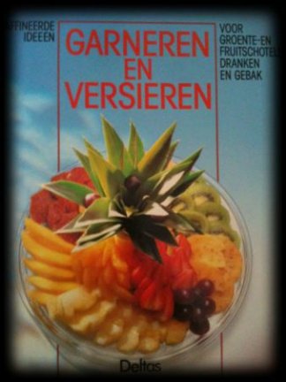 Müller, Marianne / Pratsch, Erik / Krieg, Hubert - Garneren en versieren - Geraffineerde ideeen voor groente- en fruitschotels dranken en gebak