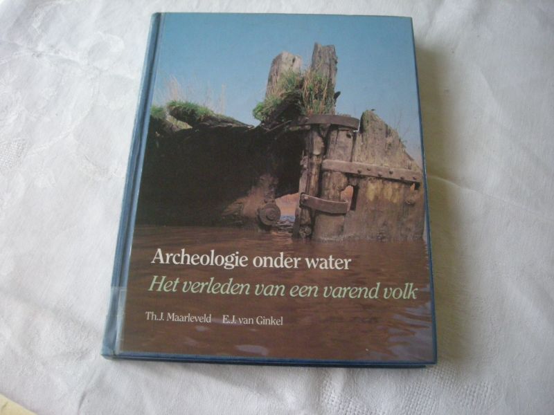 Maarleveld, Th.J. en Ginkel, E.J.van / Rijk, W. tekeningen - Archeologie onder water, Het verleden van een varend volk