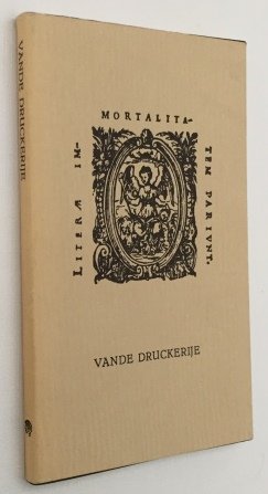 Selm, Bert van (tekstverzorging/inl.), - Vande Druckerije. Dialoog over het boekdrukken, toegeschreven aan Christoffel Plantijn, in een anonieme bewerking uit het laatste decennium van de zestiende eeuw. [H.C. exemplaar]