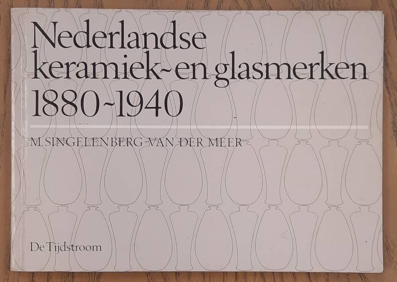 SINGELENBERG - VAN DER MEER, M. - Nederlandse Keramiek- en Glasmerken 1880-1940