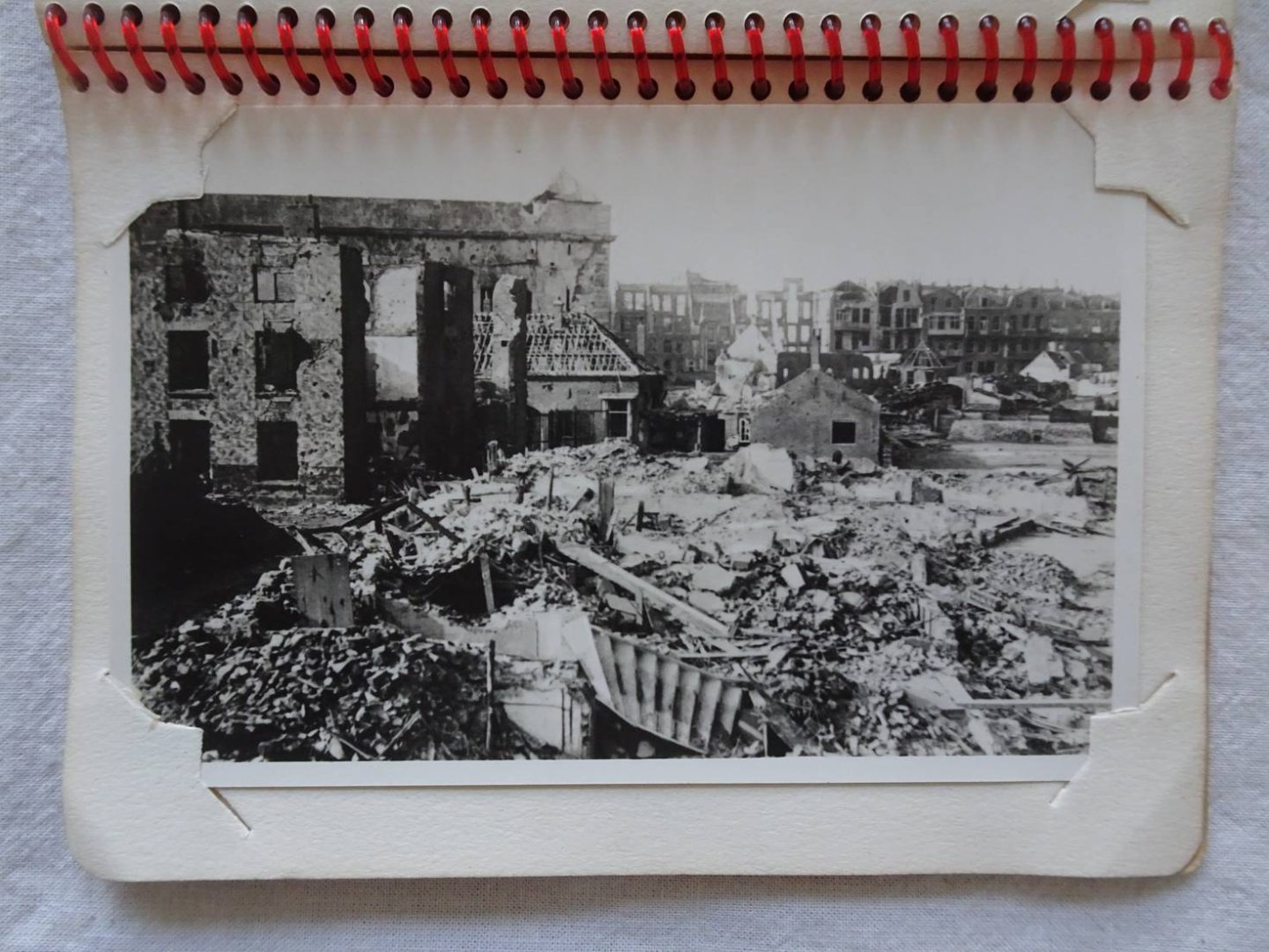 Dert, (Foto Dert Vlissingen). - Vlissingen. Na de bevrijding. Nov. 1944.