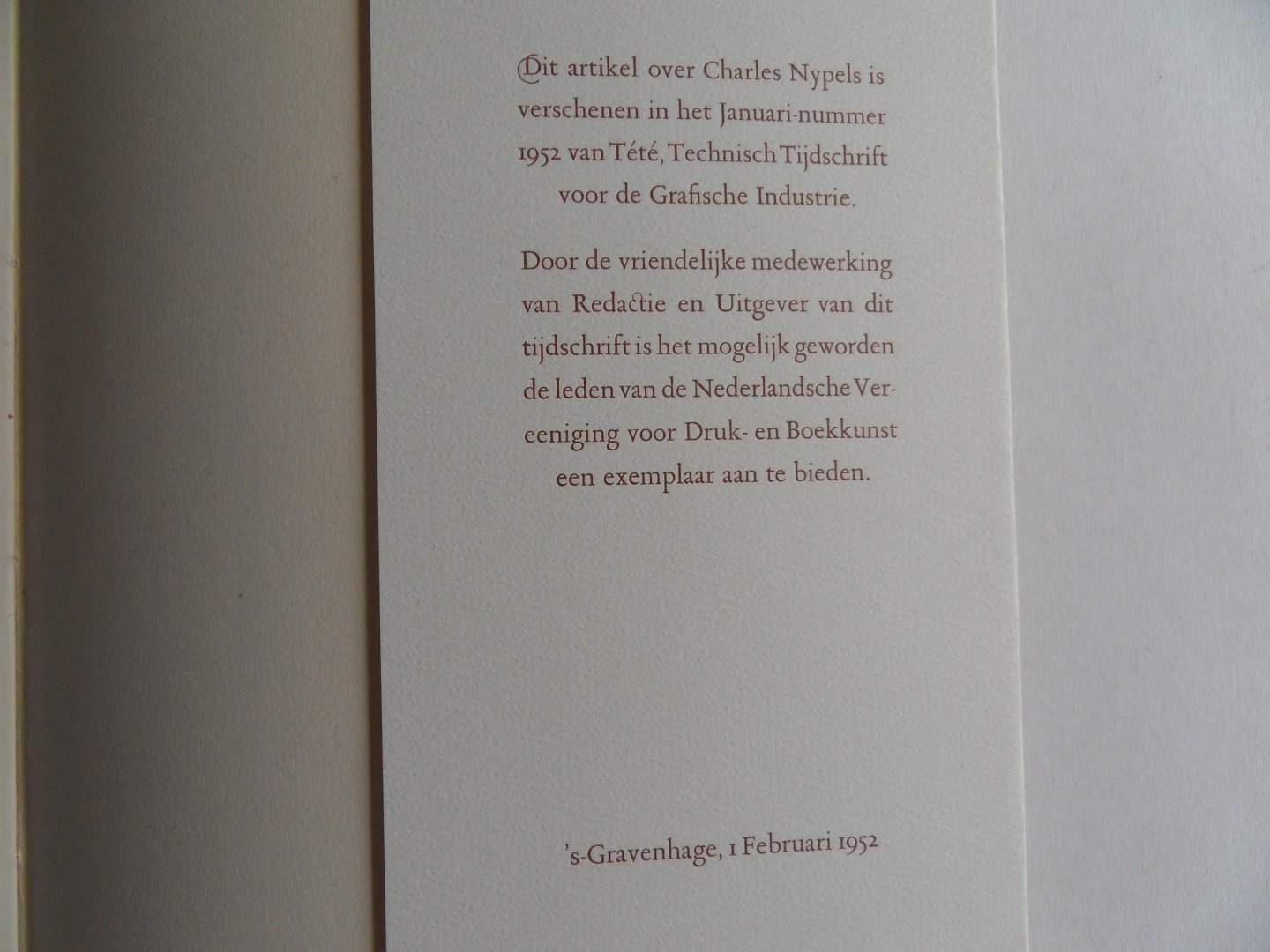 Technisch Tijdschrift Grafische Industrie (overgenomen uit). - Ter herinnering aan Charles Nypels. + In Memoriam Charles Nypels Meester-Drukker [ Genummerd exemplaar 16 / 100 en gesigneerd door de tekenaar Karel Thole ].
