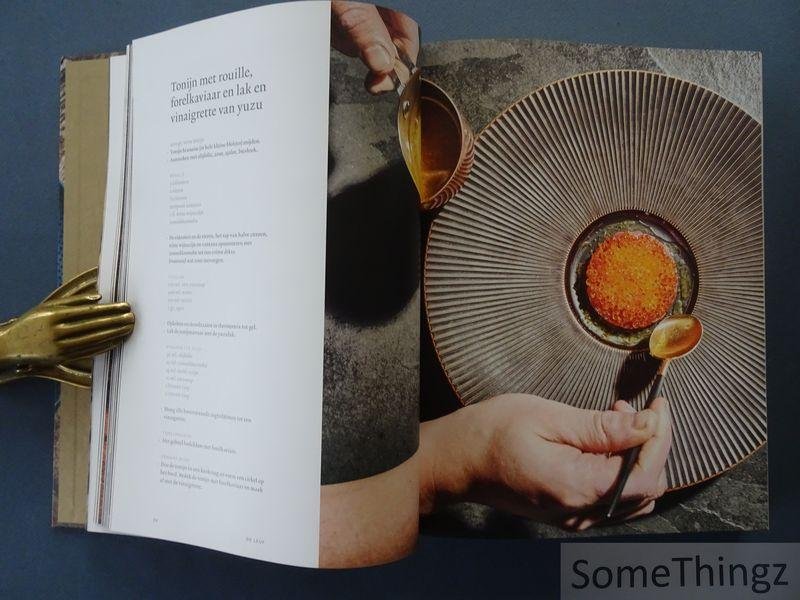 Eric Wakker, Monique van Wessum, Peter van den Heuvel. - PowerSlim presenteert: Uit de hand van Topchefs. 92 koolhydraatarme gerechten op het hoogste niveau.