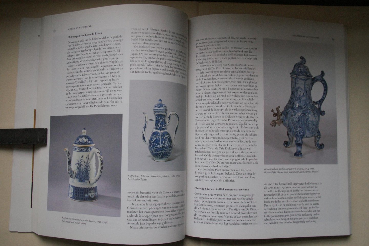 Reinders, Pim; Wijsenbeek, Thera;  e.a. - 4 eeuwen cultuurgeschiedenis  KOFFIE IN NEDERLAND