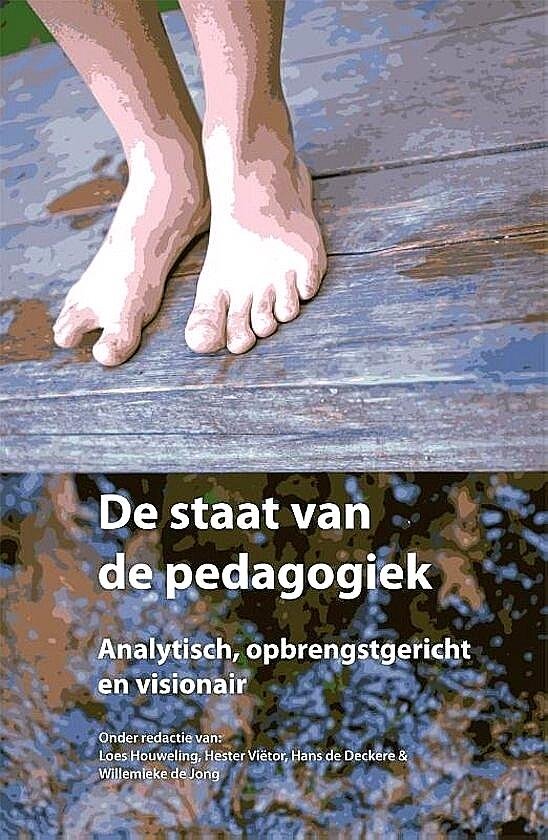 Jong , Willemieke de . & Hans de Deckere . & Hester Viëtor . [ ISBN 9789088506987 ] 2918 - De Staat van de Pedagogiek . ( Analytisch,opbrengstgericht en visionair . )  Onze samenleving ondergaat grote veranderingen die het werk van de pedagoog direct en indirect be nvloeden. Nieuwe wet- en regelgeving in de jeugdzorg en het onderwijs -