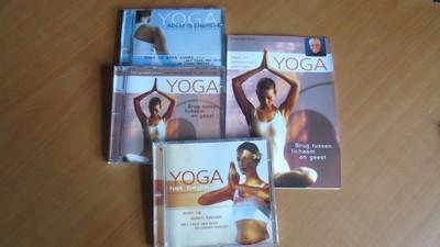 Beek, Fred van.; Onvlee, Johan. - Yoga. Brug tussen lichaam en geest. Adem- en ontspanningsoefeningen. 3 CD-s + boekje