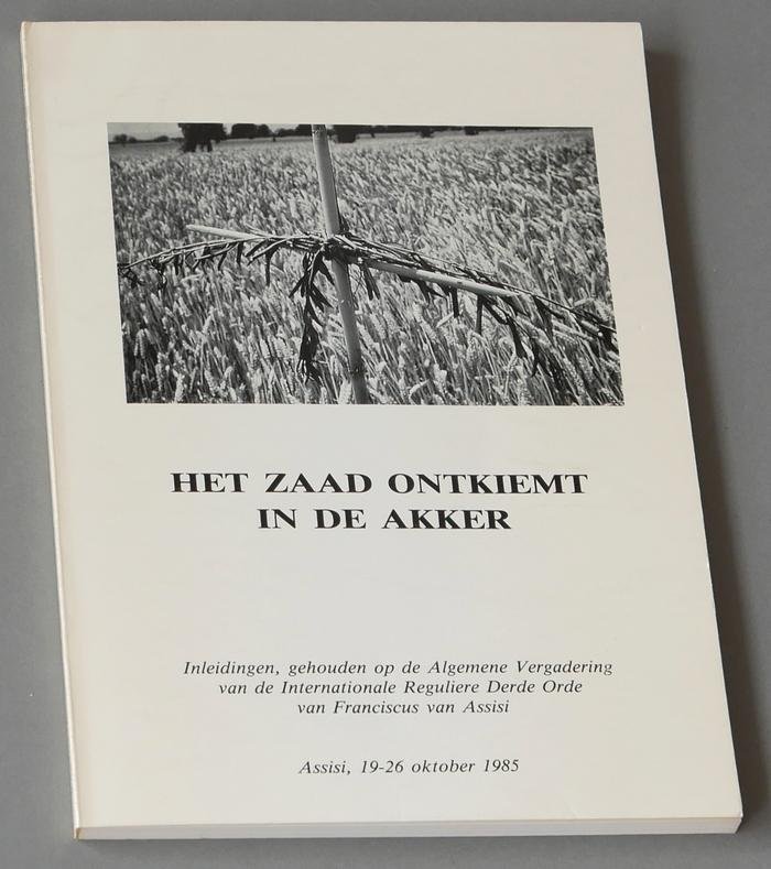  - Het zaad ontkiemt in de akker. Inleidingen, gehouden op de Algemene Vergadering van de Internationale Reguliere Derde Orde van Franciscus van Assisi, 19-26 oktober 1985