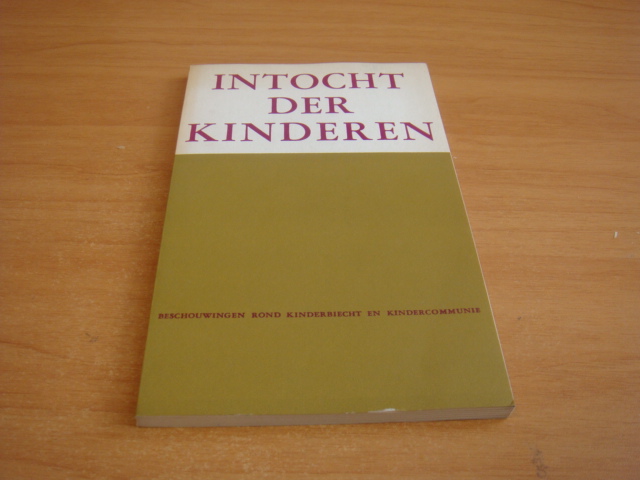 Moors, P.J.A ( sam) - Intocht der kinderen - beschouwingen rond kinderbiecht en kindercommunie