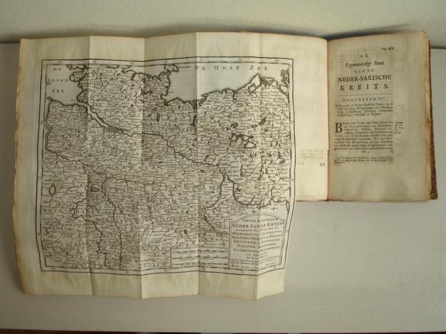 Salmon, Th.. - Hedendaagsche Historie, of Tegenwoordige Staat van alle volkeren; VIII. Deel. Behelzende den Tegenwoordigen Staat van 't Duitsche Keizerryk in 't algemeen; als mede van de Opper-Saxische, Neder-Saxische, Westphaalsche en Neder-Rynsche Kreitsen...