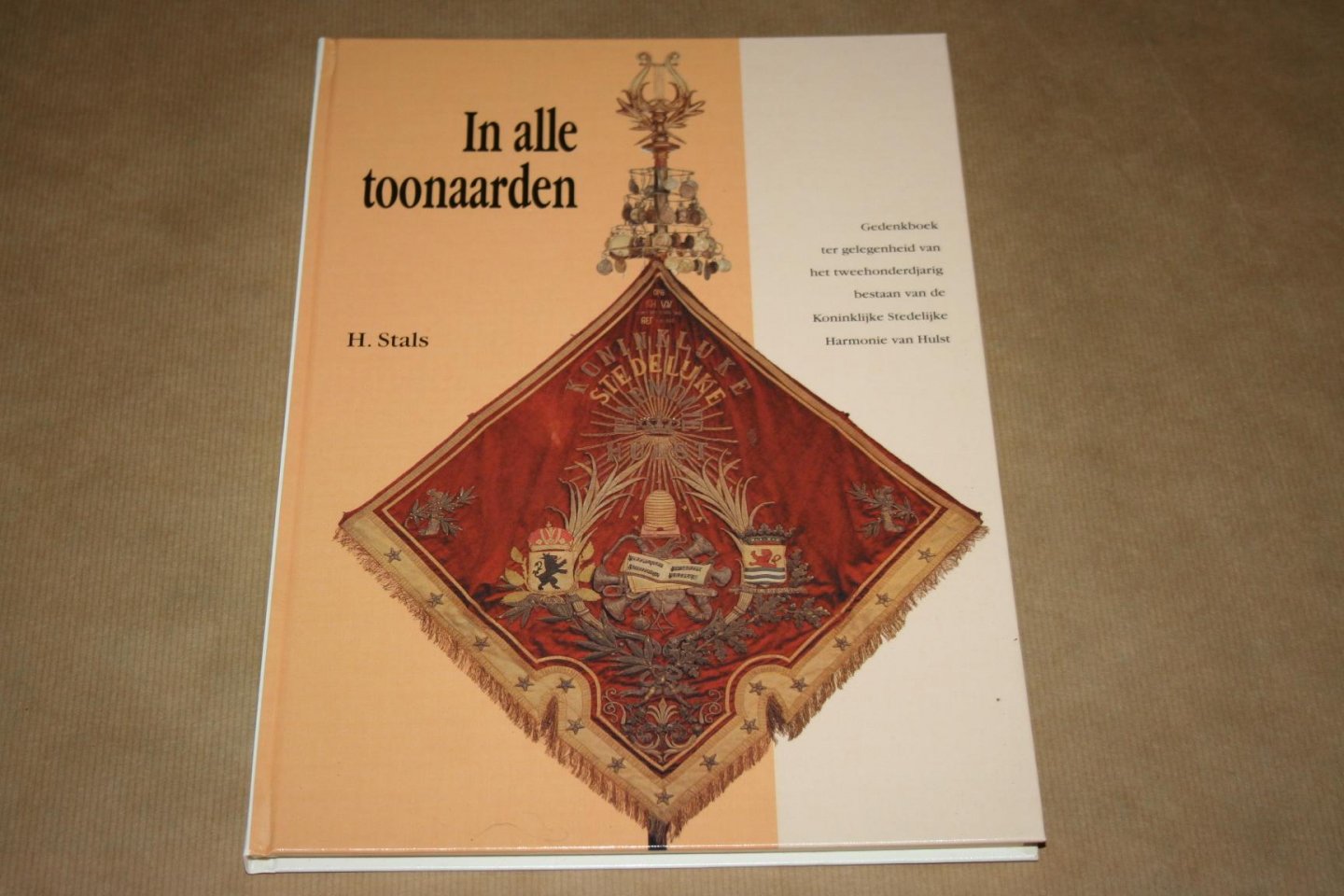 H. Stals - In alle toonaarden ---  Gedenkboek t.g.v. het tweehonderdjarig bestaan van de Koninklijke Stedelijke Harmonie van Hulst