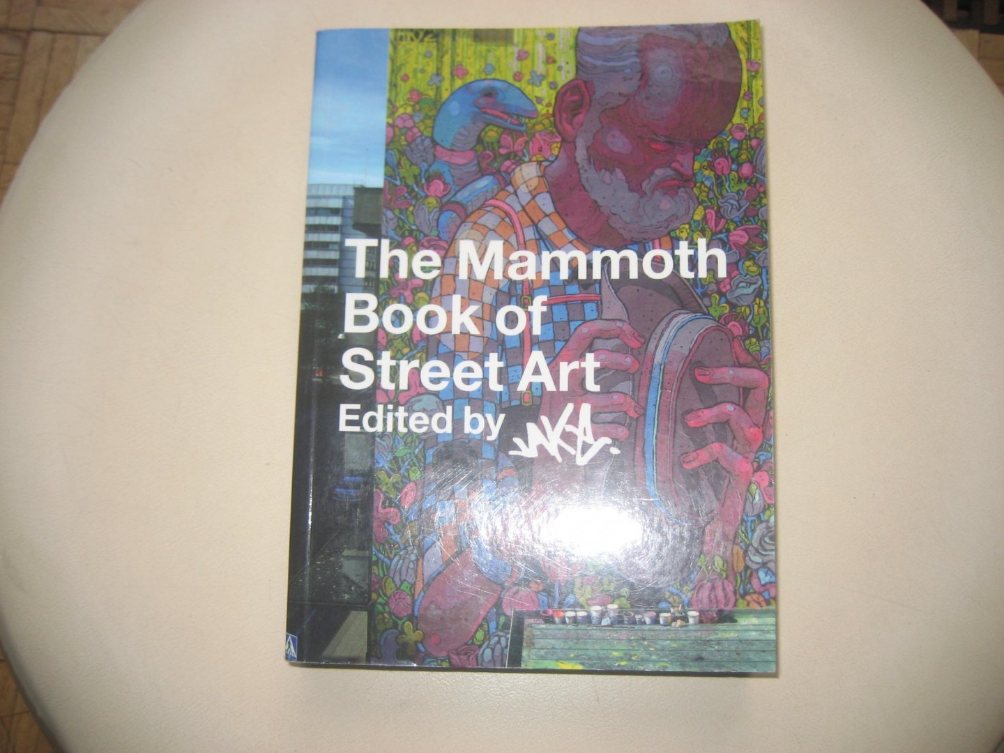JAKe - The Mammoth Book of Street Art