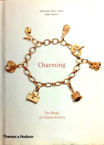 Alun-Jones , Deborah . & John  Ayton . [ isbn 9780500512135 ] - Charming . ( The Magic Of Charm Jewelry . )  Since time immemorial charms have been worn as symbols of the eternal themes of love, luck and protection. Figures from the worlds of Hollywood, royalty and fashion have long been seduced by the appeal -