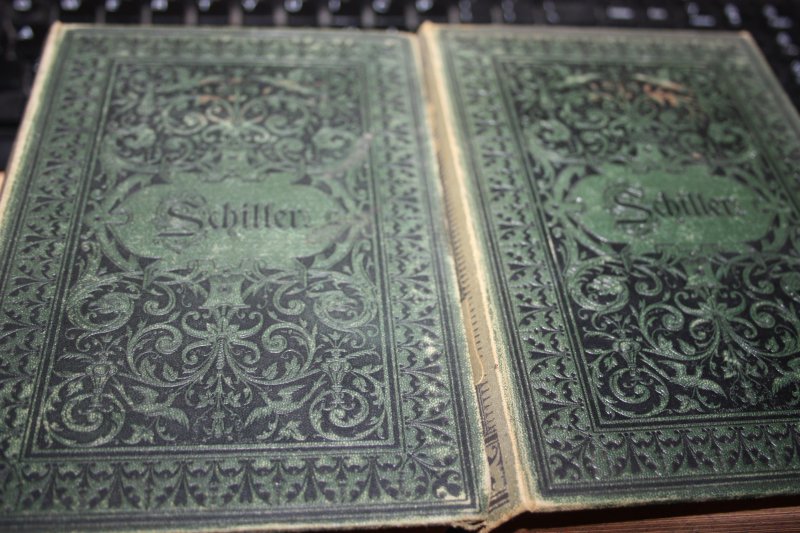 Schiller, Friedrich von - SCHILLERS SAMMTLICHE WERKE volstandig in vier Banden, mit Einleitungen von Karl Goedese