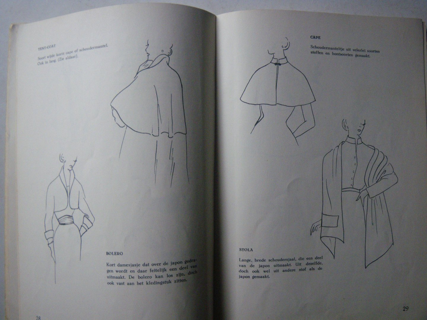 Bonthond, J.T., tekeningen van Nannie van Leeuwen - Modellen en belijningen : dames en meisjes bovenkleding.