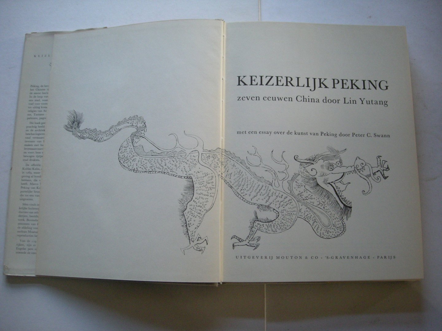 Lin Yutang / Schalekamp, J. vert. uit het Engels - Keizerlijk Peking. Zeven eeuwen China. Essay over de kunst van Peking P.C. Swann