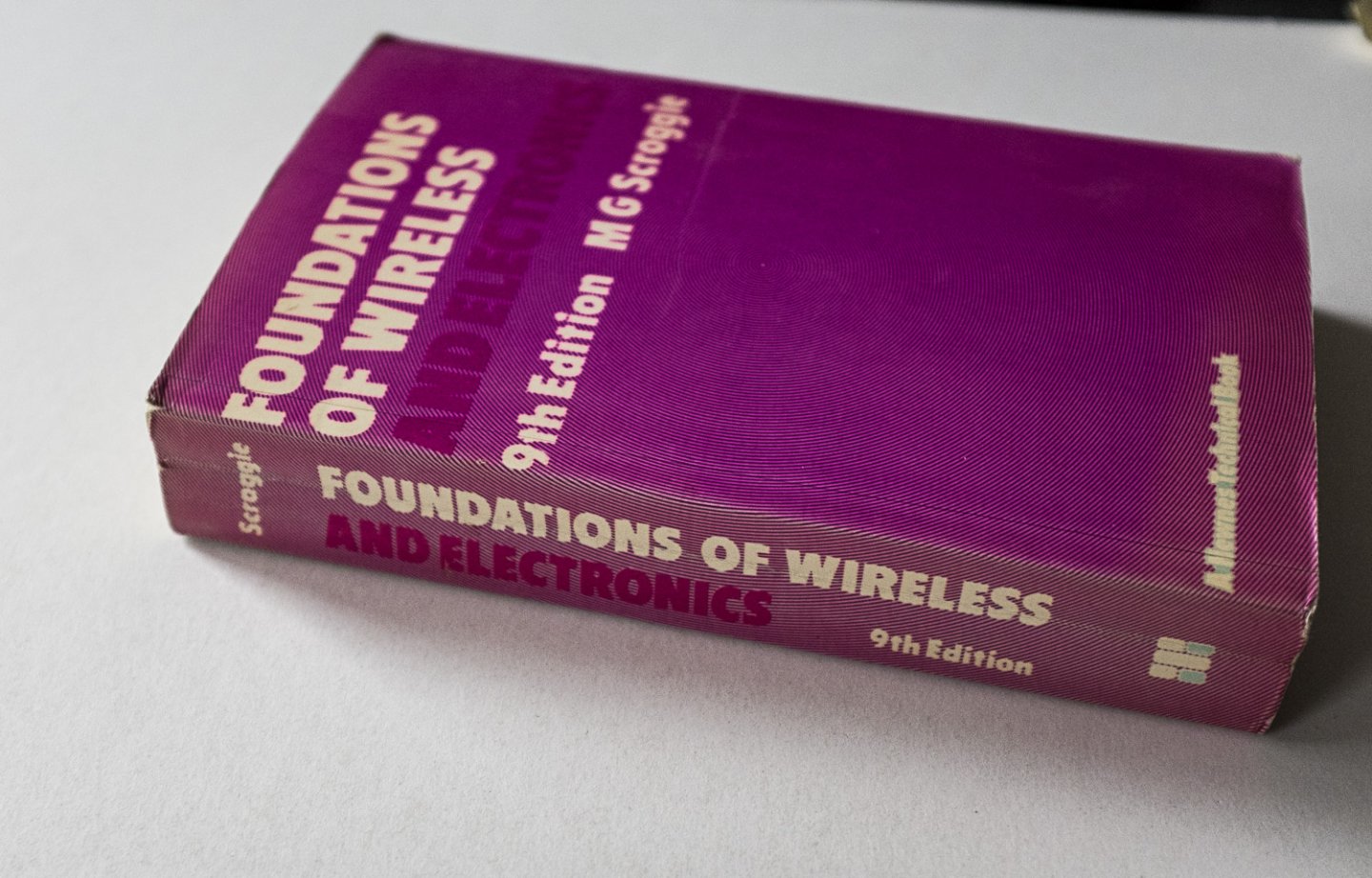 Scroggie, M.G. - Foundations of Wireless and Electronics