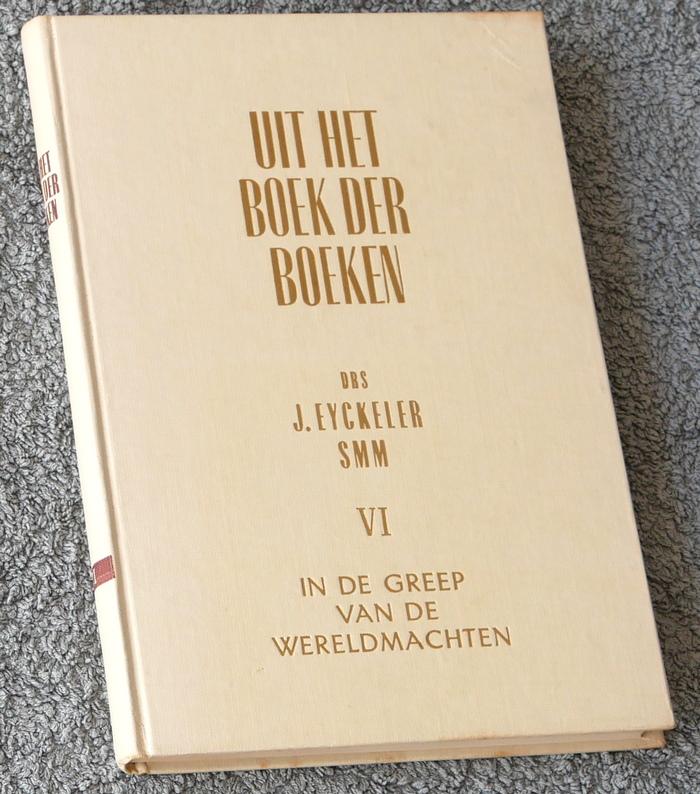 Eyckeler SMM, Drs J - Uit het Boek der Boeken, deel VI: In de greep van de wereldmachten