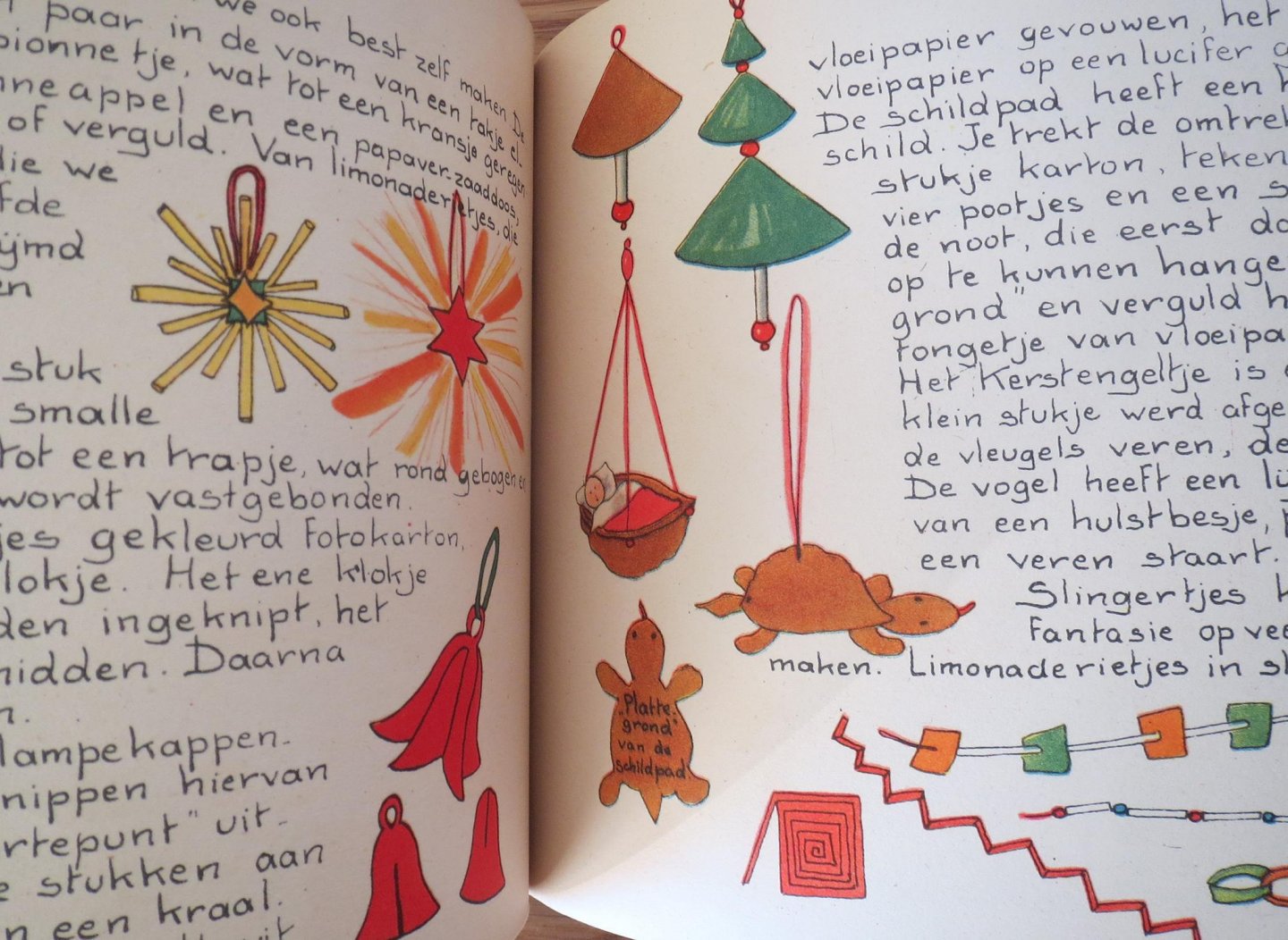 Hamaker-Willink, A. - Kerst-Versierselen [Kerstversierselen], die kinderen kunnen maken. bijeengebracht door A. Hamaker-Willink