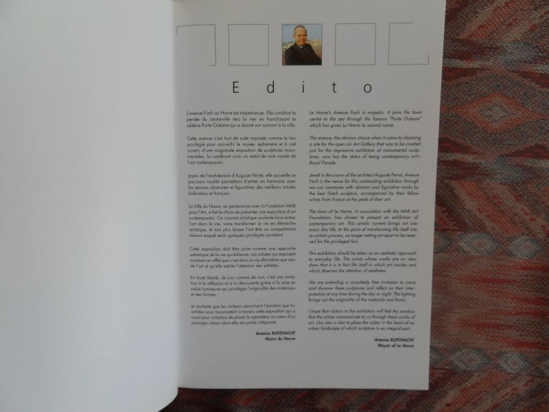 Meijer-Bergmans, Maya (inleiding). - Sculptures Avenue Foch, Le Havre. --- Tentoonstellingscat. (34 werken) van de Open Air tentoonstelling 19 mei - 31 aug. 2001. Oeuvres monumentales hollandaises et francaises. Engels en Franse tekst. In prakt. nieuwstaat. A4 form.