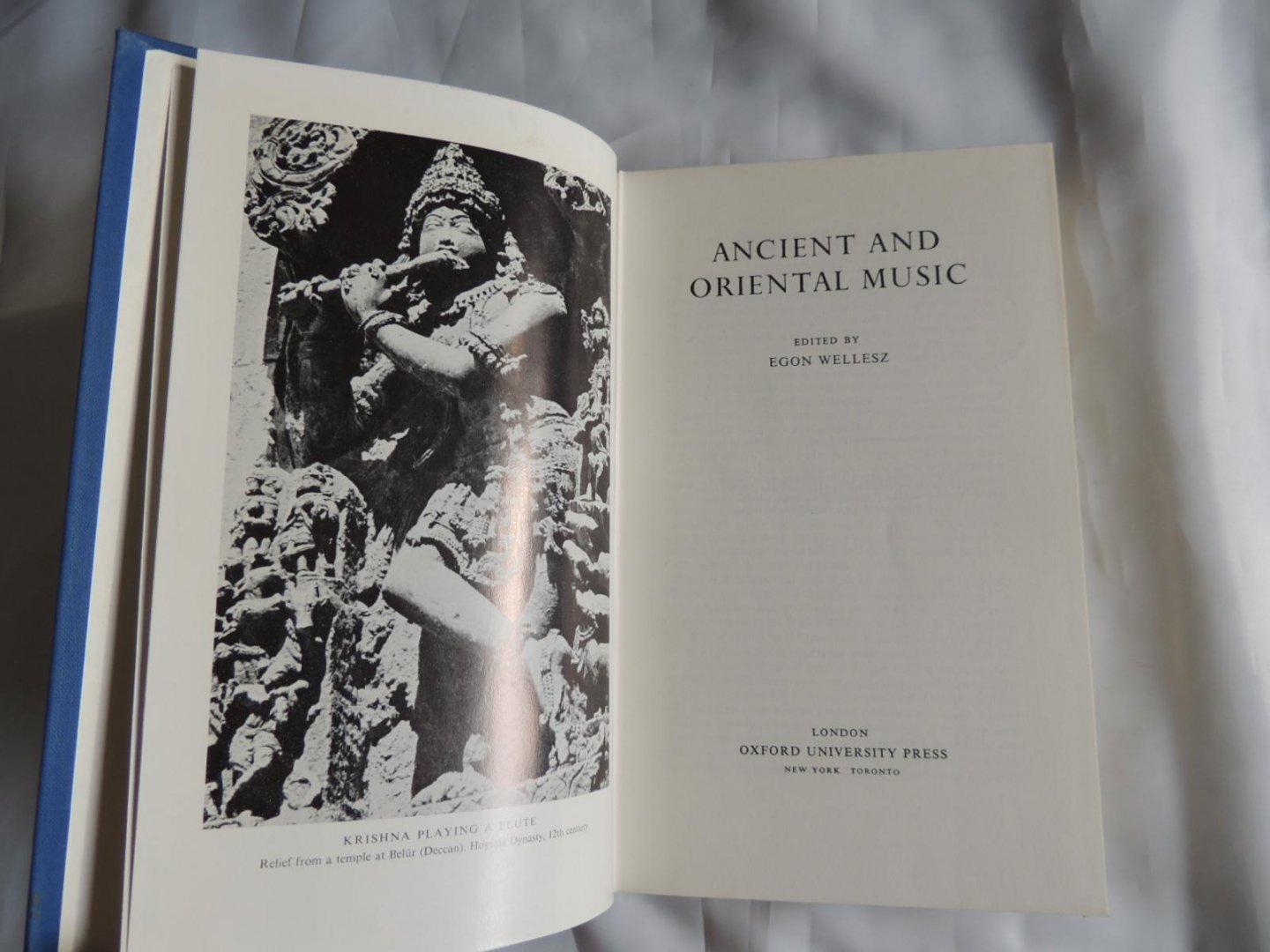 Westrup Jack Allen, Gerald Abraham, Martin Cooper, Egon Wellesz, Dom Anselm Hughes - The New Oxford History of Music.