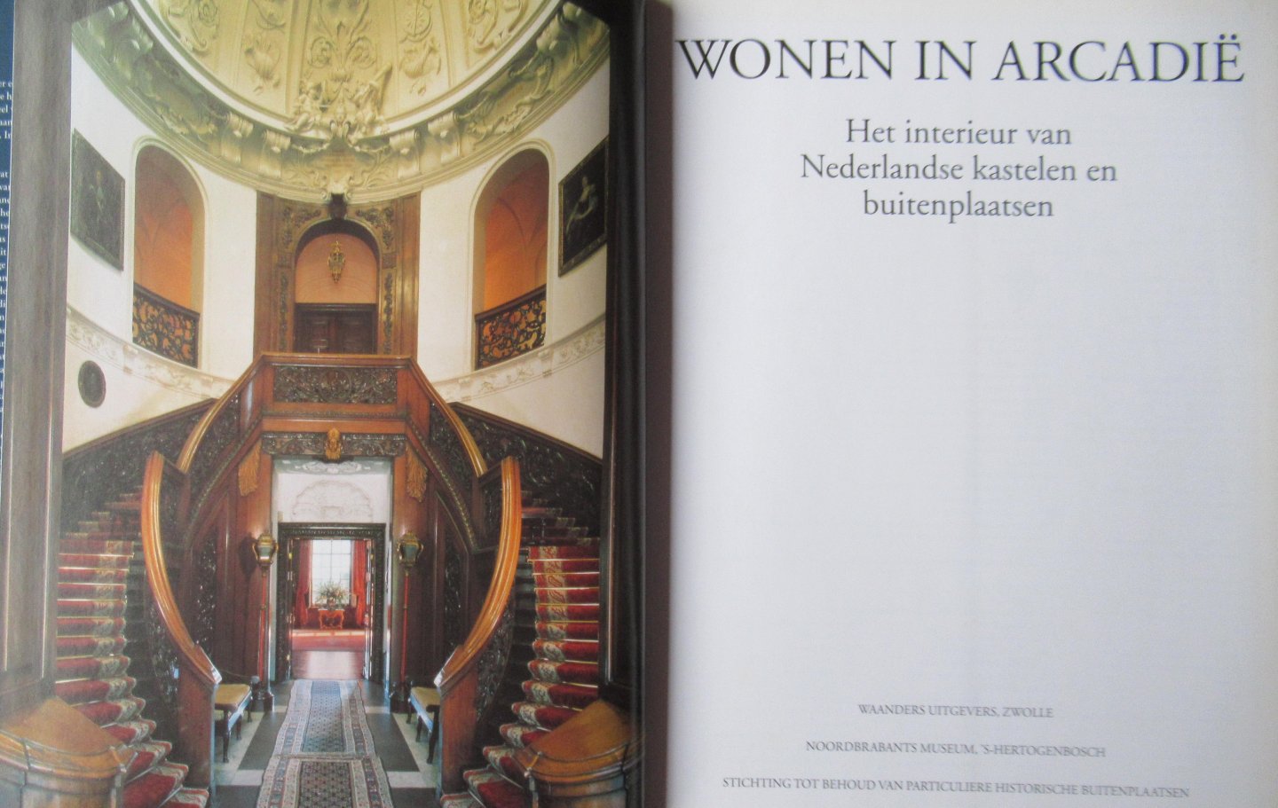 Diverse auteurs - Wonen in Arcadië; het interieur van Nederlandse kastelen en buitenplaatsen