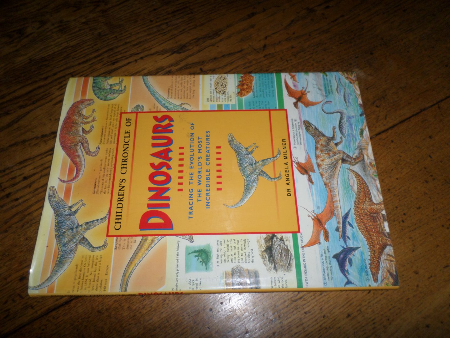 Milner, dr. Angela - Children's chronicle of dinosaurs
