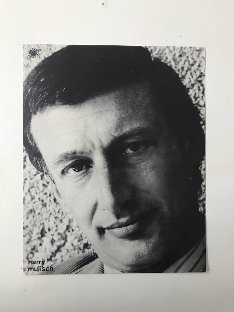 Mulisch, Harry - foto zw/w reclame materiaal voor de boekhandel