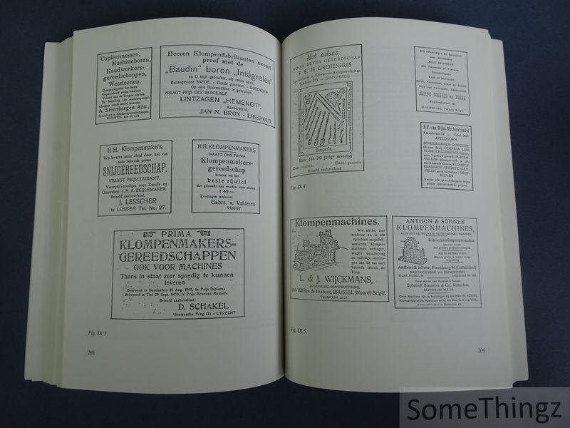 Hesters, Paul. - De klompenmakerij: sociale en economische geschiedenis van de klompenmakerij in het noorden van Oost-Vlaanderen.