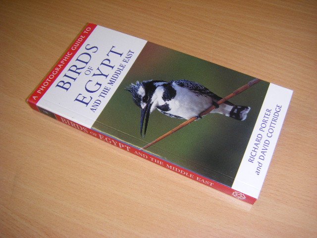 Richard Porter; David Cottridge - A Photographic Guide to Birds of Egypt and the Middle East