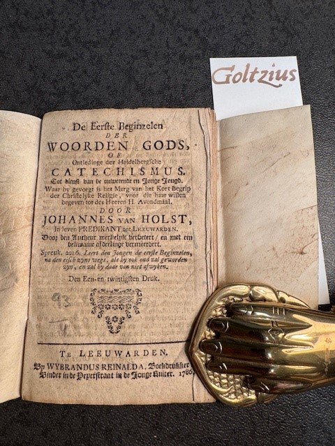 HOLST, J. VAN, - De eerste beginzelen der woorden Gods, of ontledinge der Heidelbergsche Catechismus. : Tot dienst van de onwetende en jonge jeugd. Waar by gevoegt is het Merg van het Kort begrip der christelyke religie ... / Door Johannes van Holst ... Door d...