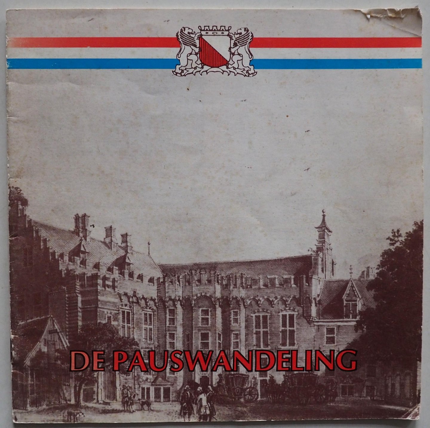 Hulzen A van - De Pauswandeling Een wandeling langs bekende gebouwen in Utrecht