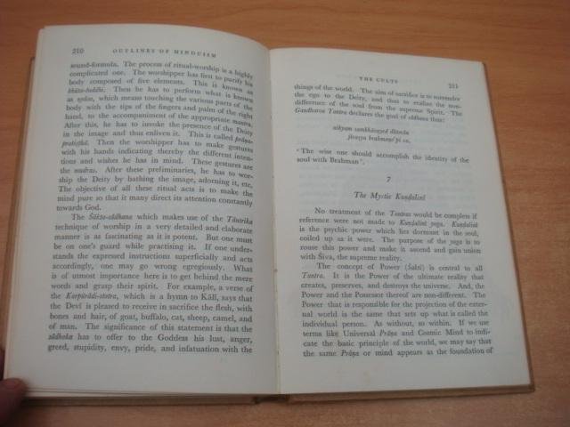 Mahadevan, T.M.P - Outlines of Hinduism